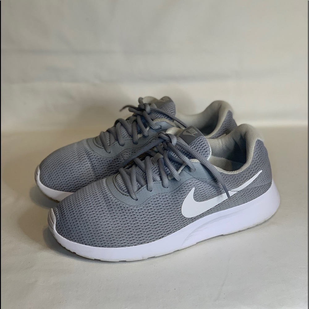 Women’s Nike Tanjun Sz 9.5